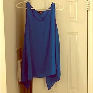 Sheet dark blue tank with open slit in the back